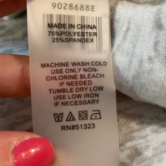 Vince Camuto Tan & Gray Camo Short Sleeved Shirt Size Small in EUC - Picture 6 of 6